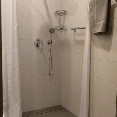 Luise, Gemuetlich, Freundlich Und Ganz Nah An Berlin *