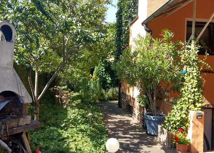 Luise, Gemuetlich, Freundlich Und Ganz Nah An Berlin *